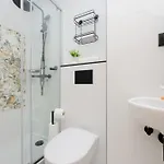Spacious For 6 People Near The Old Town By Renters *
