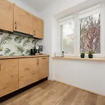 Spacious For 6 People Near The Old Town By Renters Apartman Varsó
