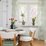 Spacious For 6 People Near The Old Town By Renters Apartman