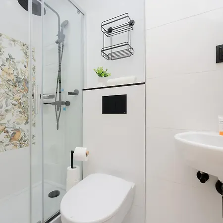 Spacious For 6 People Near The Old Town By Renters *