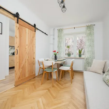 Spacious For 6 People Near The Old Town By Renters *