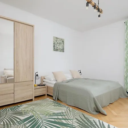 Spacious For 6 People Near The Old Town By Renters
