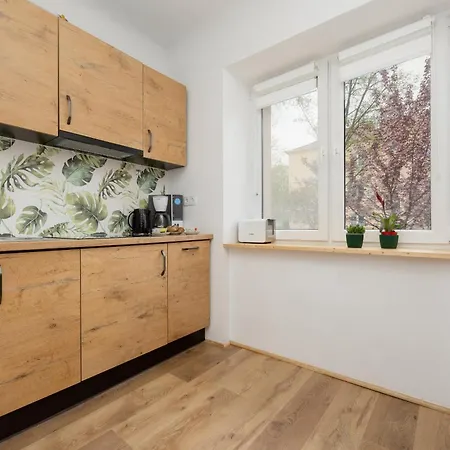 Spacious For 6 People Near The Old Town By Renters Apartment Warsaw